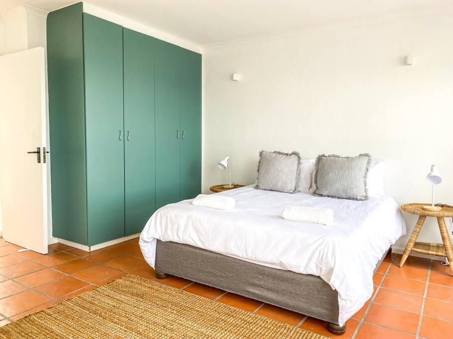 Beach Apt In Simons Town